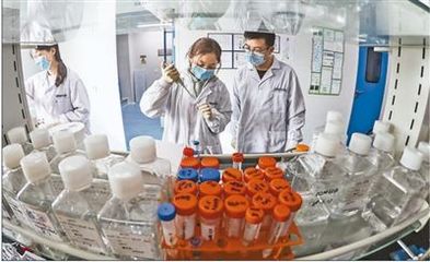 科研攻關(guān) 鑄造戰(zhàn)疫利器(來自疫情防控一線的報道)